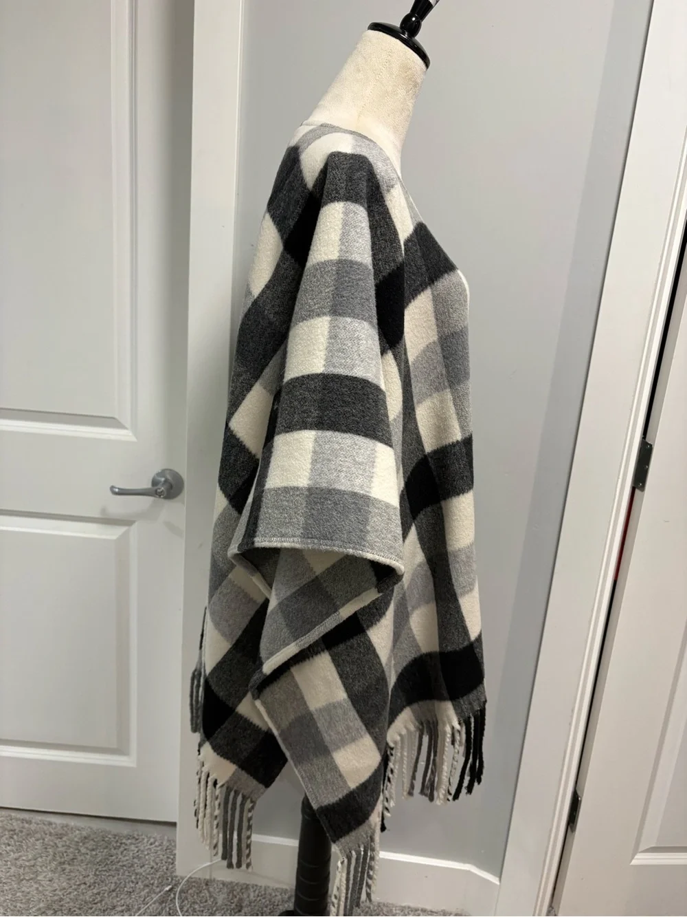 Michael Kors Black & White Plaid Fringe Wool blend Poncho - Picture 4 of 12